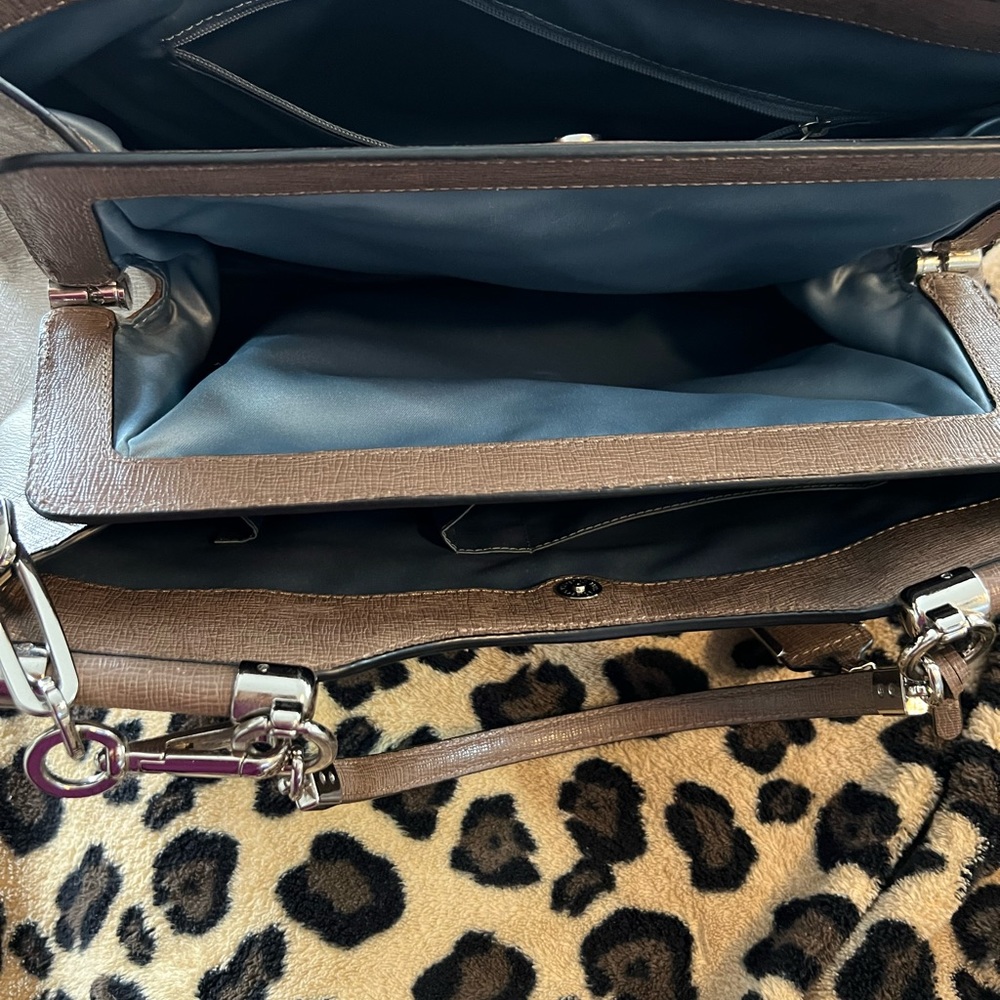 Coach bag. - Picture 2 of 3